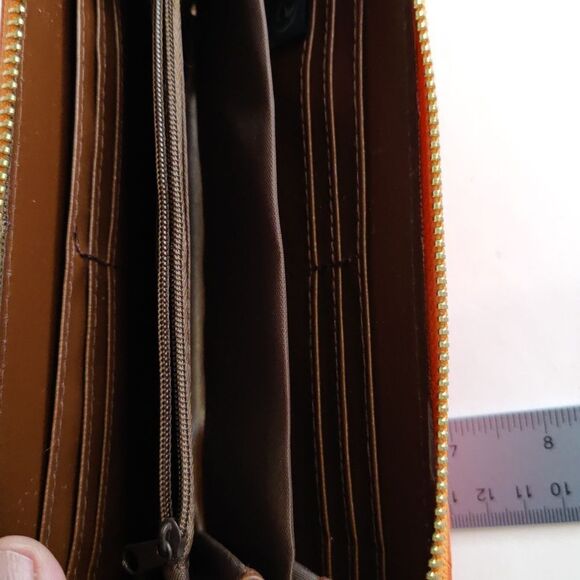 2 Chic Wallet   - Picture 3 of 6